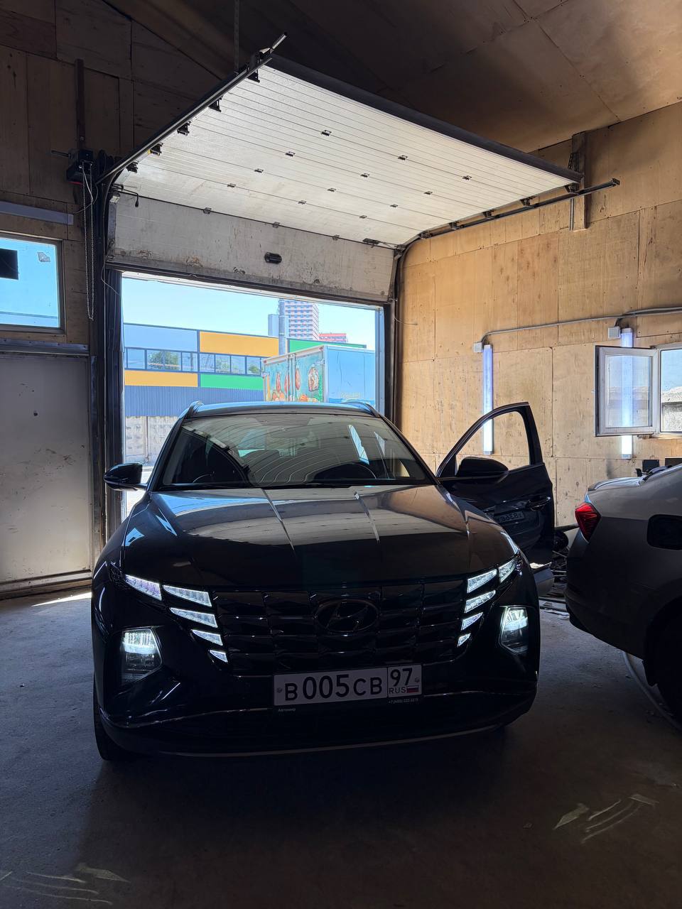 Автомобиль в ремонтном боксе Престиж Авто